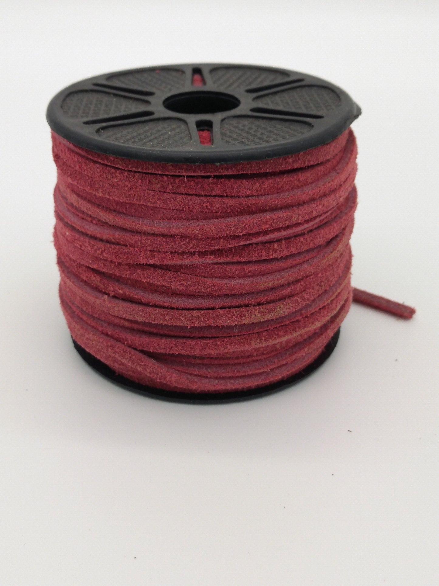 Genuine 100% Leather Lacing 3mm x 2mm thick, sold in: 1, 5 and 10 yard lenghts. Beige, Brown, Grey, Red, Black, Pink, White, Natural